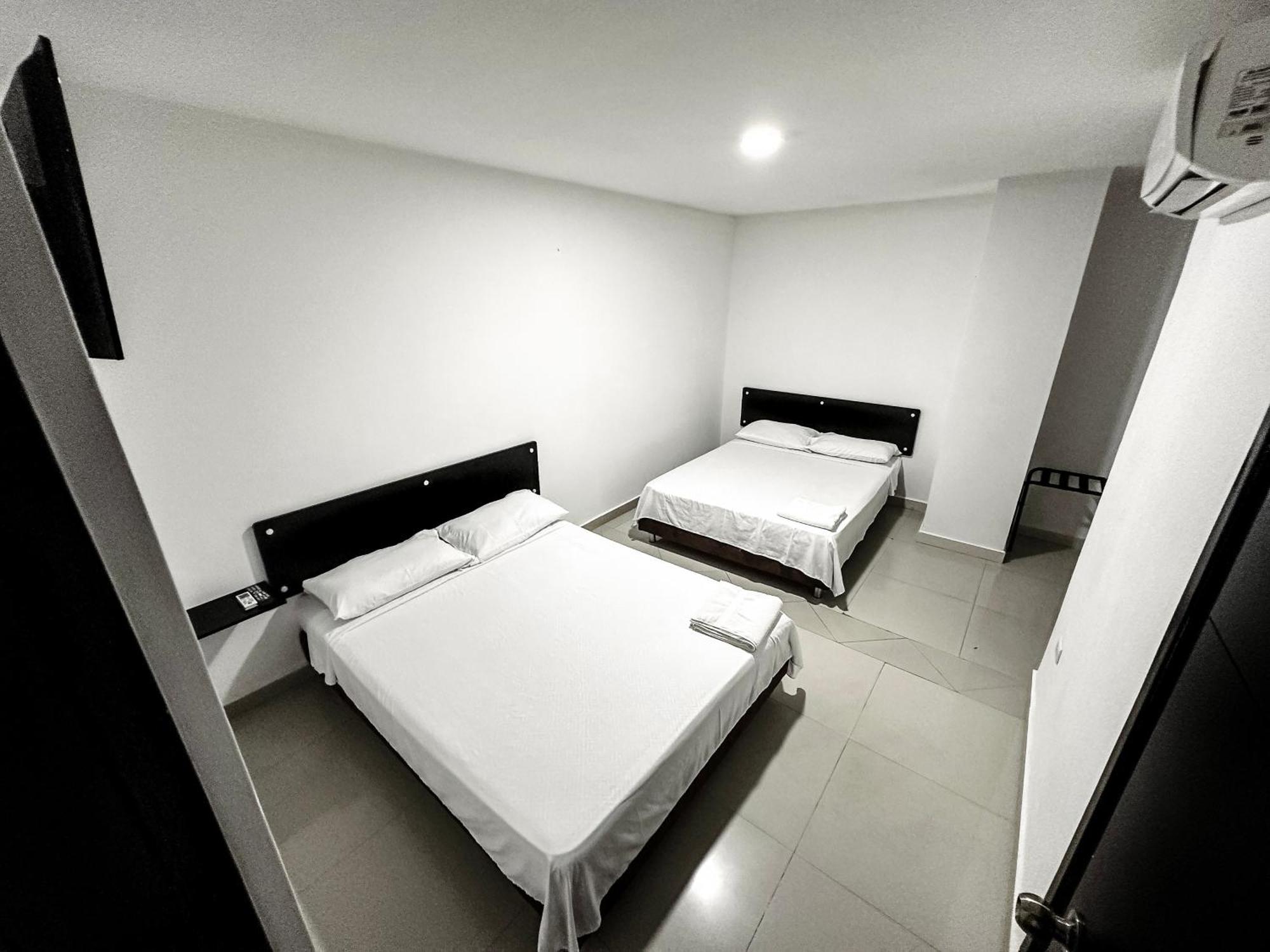 Hotel Bazurto Plaza Cartagena Екстериор снимка